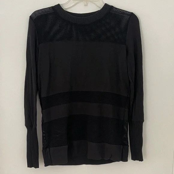 Alo Yoga Plank Long Sleeve Mesh Panel Top in black - Picture 3 of 10